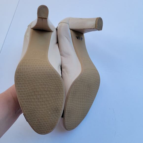 Stuart Weitzman Easily Elastic-Trim Leather Pump, Pan Napa 8.5 - Picture 11 of 12